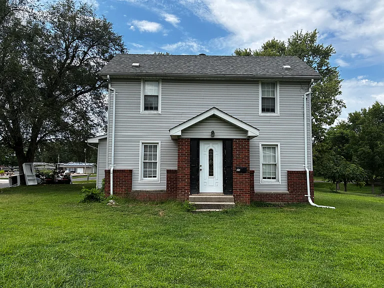 613 Lott St — Photo 1