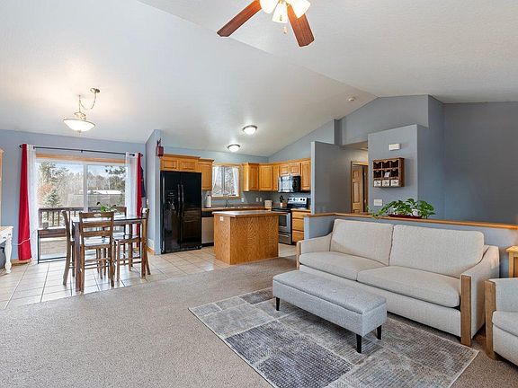 3rd image of 14943 Hemlock Dr