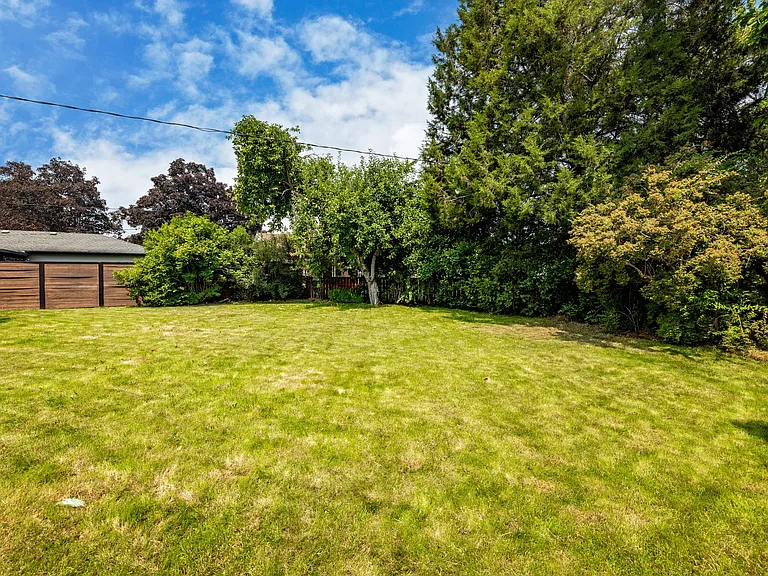 4510 N Windsor Dr — Photo 22