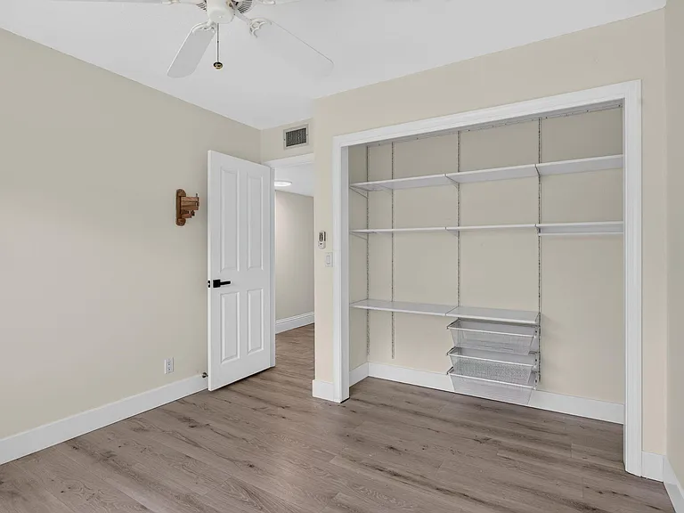 6410 NW 34th Ave — Photo 28