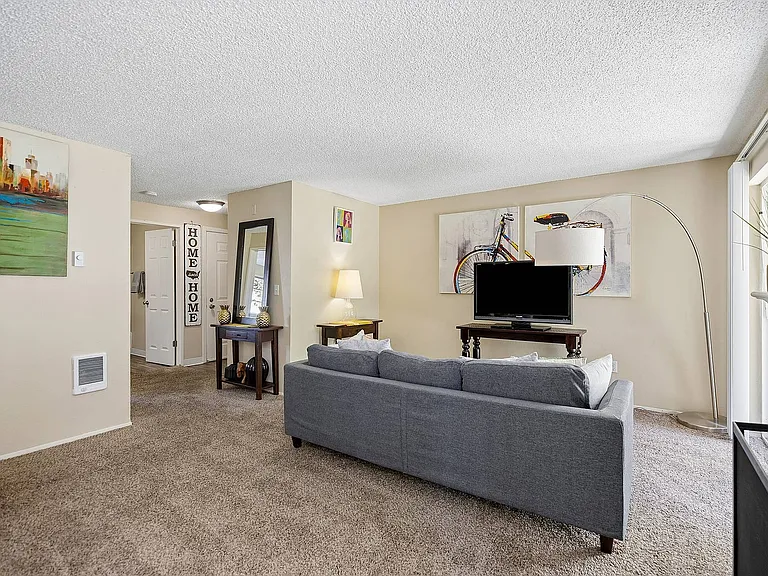 Waterford Apartments — Photo 5