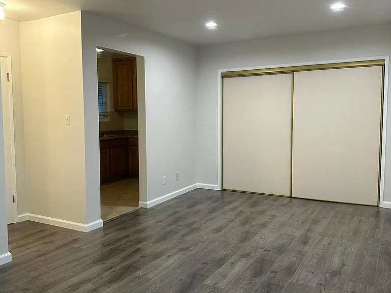 61 S Vinedo Ave #6 — Photo 5