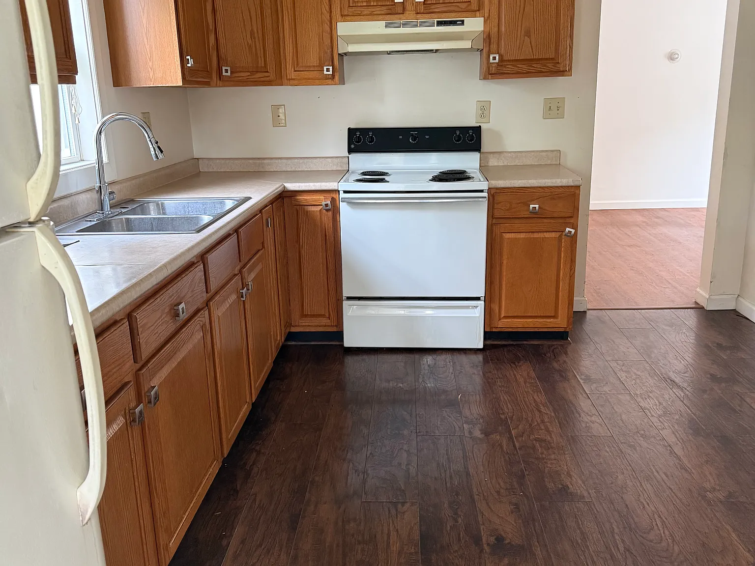 3 bed, 1200 sqft, $2,500 — Photo 2
