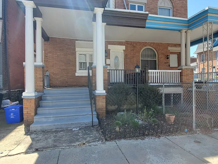 5046 Hazel Ave #2R — Photo 3
