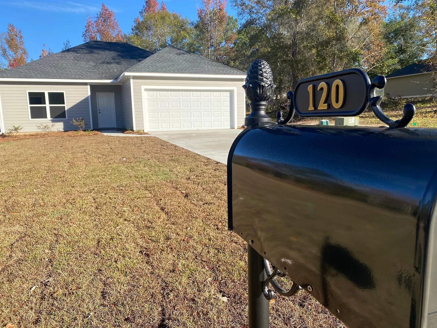 120 Jordan Dr — Photo 2