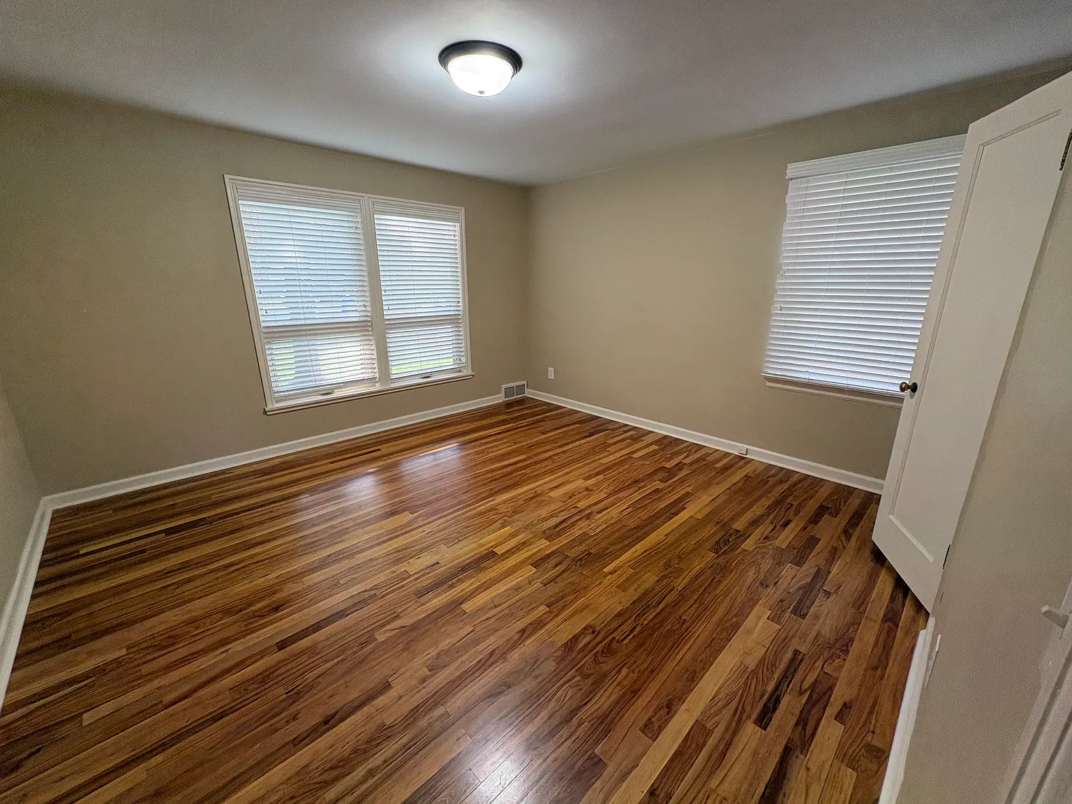 3 bed, 2100 sqft, $2,500 — Photo 3