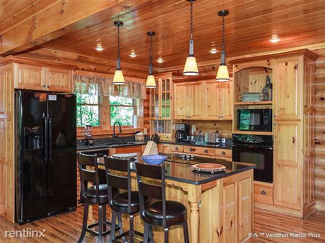 The fully equipped kitchen