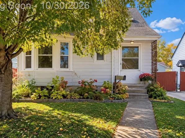 20024 Roscommon St, Harper Woods, MI 48225