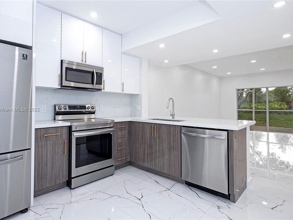 1st image of 16697 Hemingway Dr #1