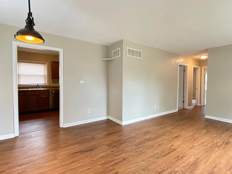 2321 Southgate Dr — Photo 3