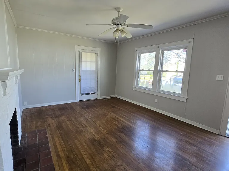 3202 Wood Ave — Photo 3