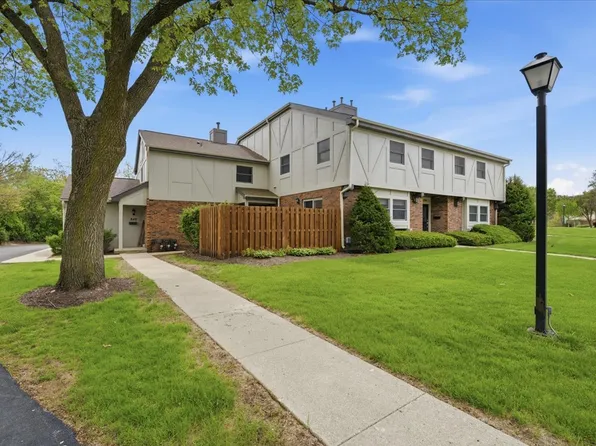 842 Bristol Dr #842, Barrington, IL 60010