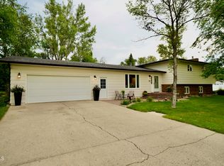 309 17th St NE, Jamestown, ND 58401