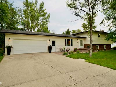 309 17th St NE, Jamestown, ND, 58401