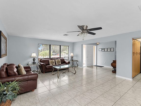 5th image of 1321 N Collier Blvd