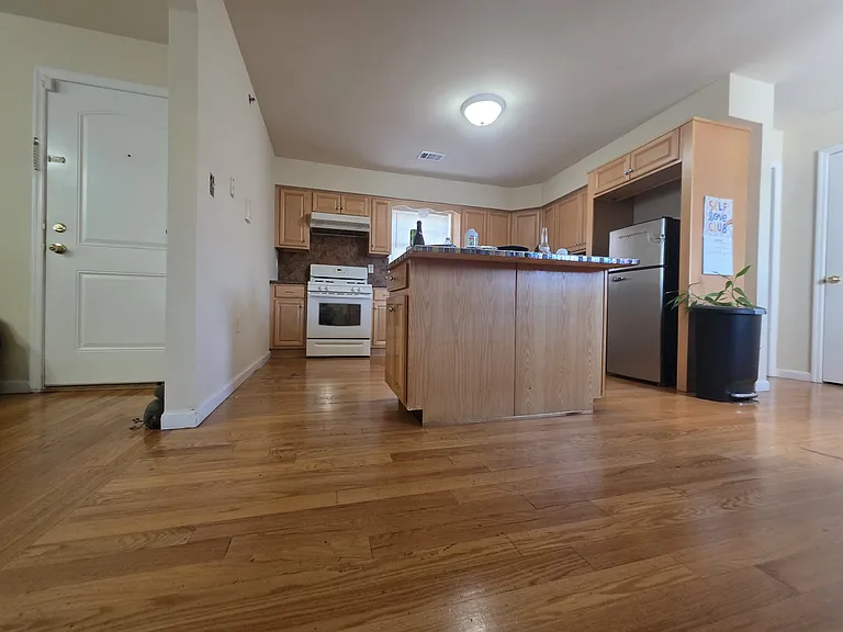 1026 Fairmount Ave #2 — Photo 2