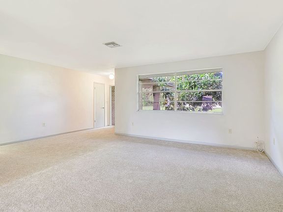 3rd image of 27605 Garrett St