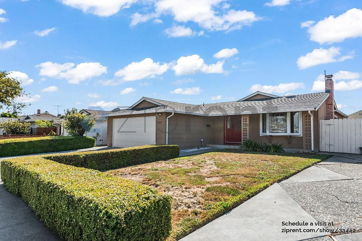 Building Photo - 32468 Deborah Dr