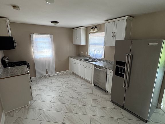 5th image of 226 W Berkshire Ave