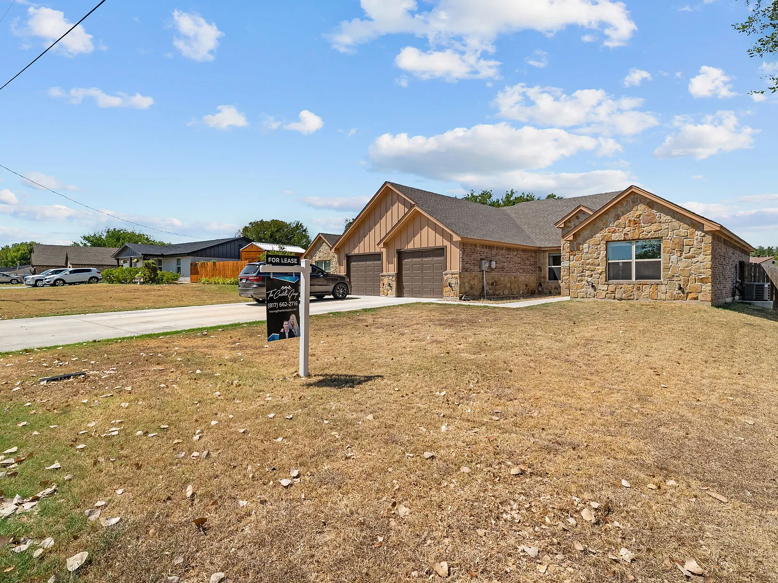 220 Saint Charles Dr — Photo 2