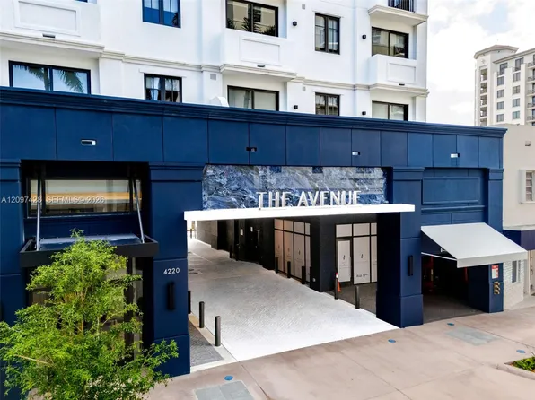 4220 Laguna St Unit 703, Miami, FL 33146