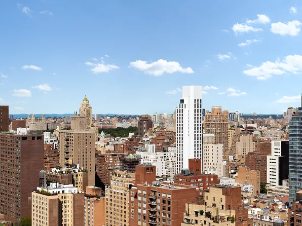 400 East 70th Street image 19 of 21