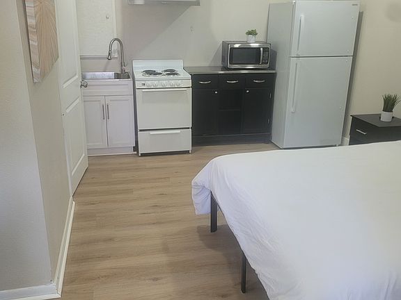 2nd image of 8401 Barrett Pl