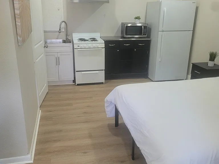 8401 Barrett Pl — Photo 2