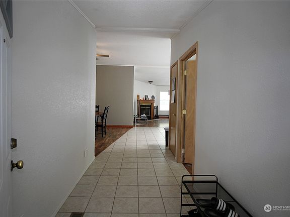 3rd image of 665 Awa Lane