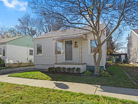 4th image of 2265 Elsmere Ave