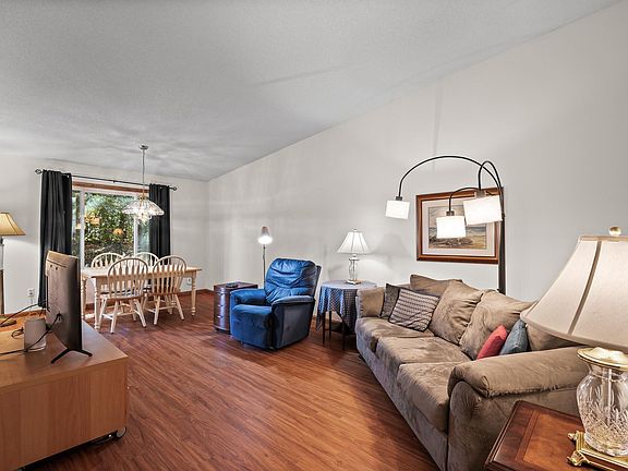 3rd image of 3580 Zinnia Ln N