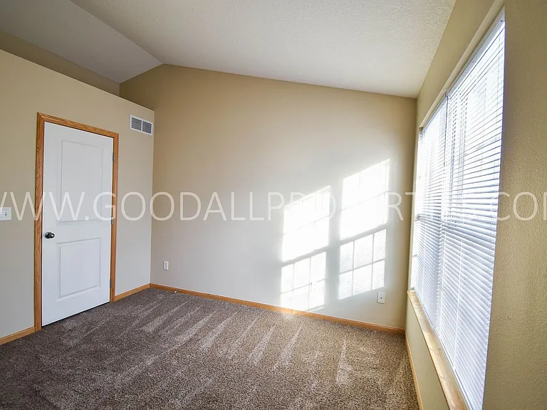 15211 Greenbelt Dr — Photo 9