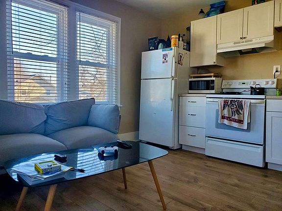 3rd image of 640 Leroy St APT 3