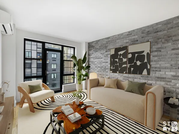 376 Franklin Avenue image 1 of 14
