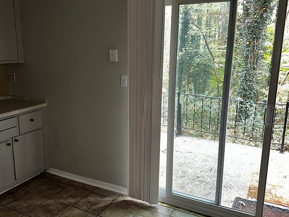 4th image of 4815 Highlake Dr