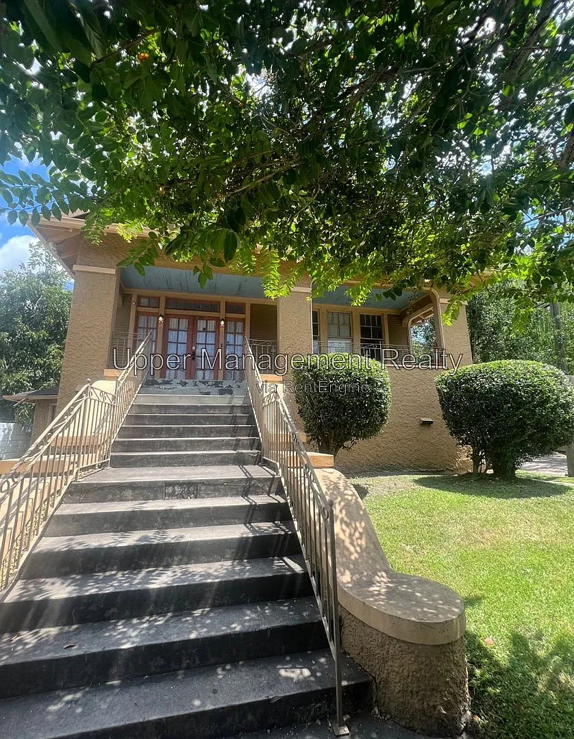 4 bed, 2.0 bath, $5,200 — Photo 1
