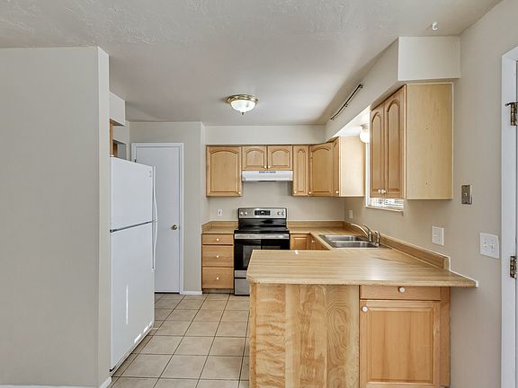5th image of 616 E Carmel Dr #U