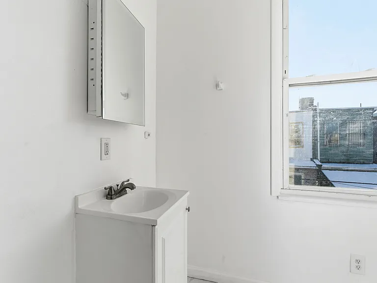 2236 W Firth St — Photo 13