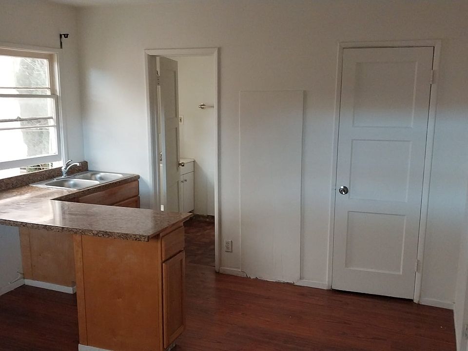 2nd image of 1320 1/2 Orange Grove Ave