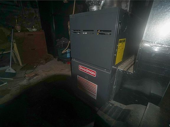 3rd image of 1637 Weston Ave