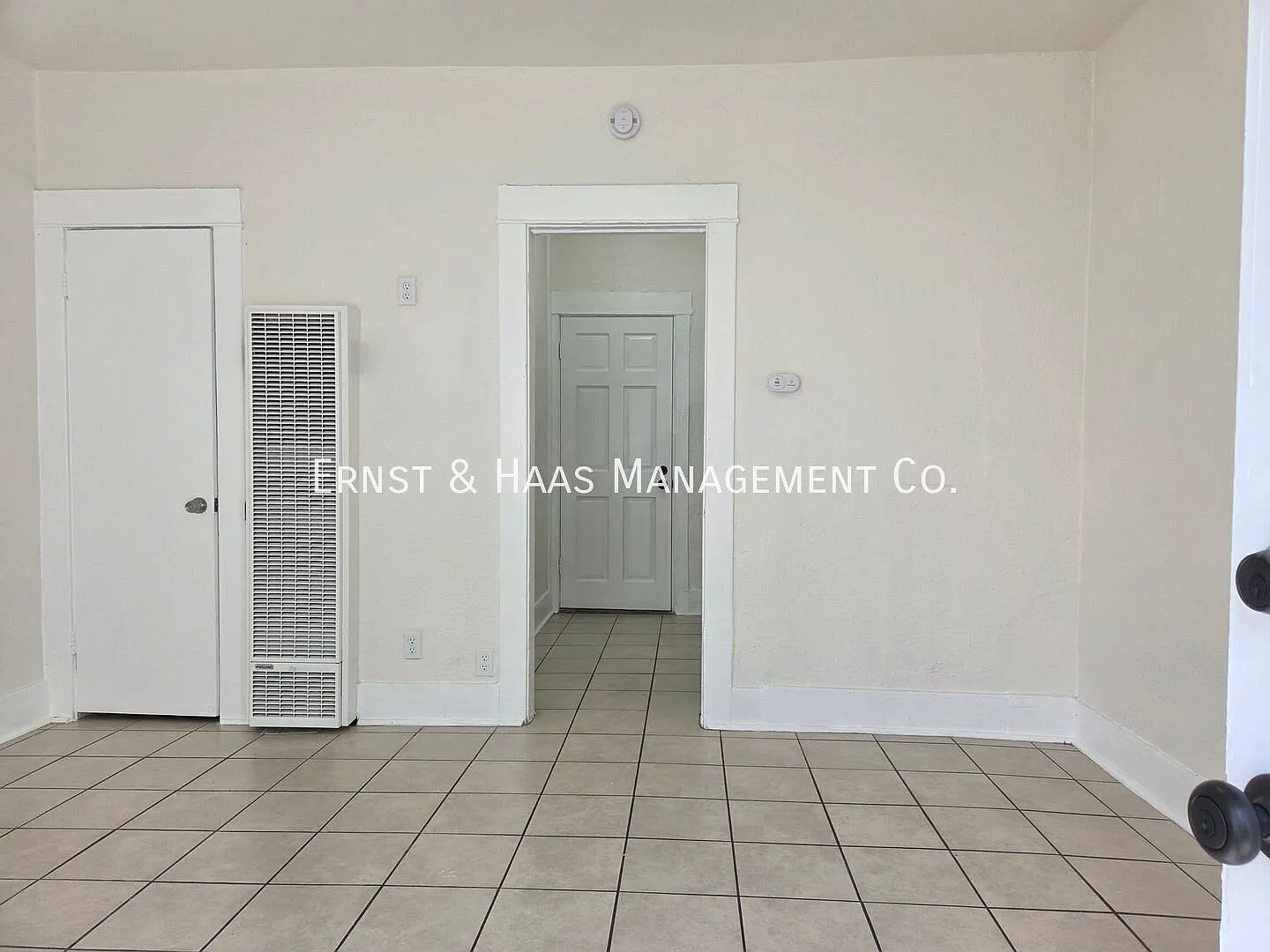 Fantastic Studio Apartment in Gated Building! — Photo 2
