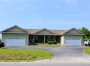 544 Tracy Grove Rd, Flat Rock, NC 28731