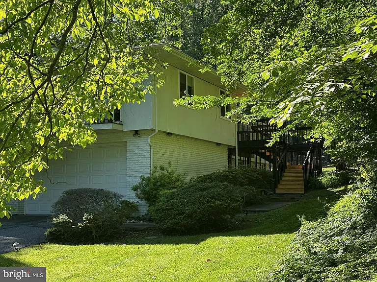 6900 Heatherhill Rd — Photo 3