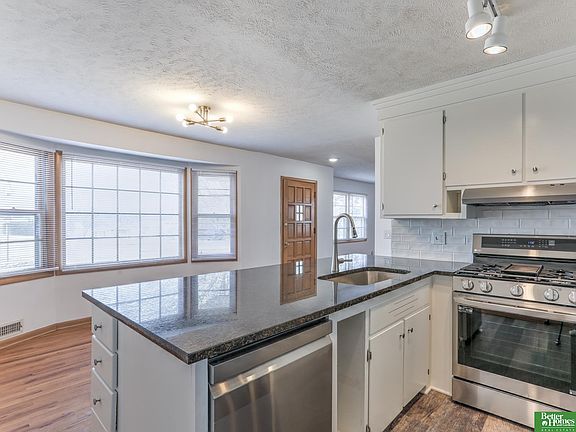 2nd image of 1829 Robertson Dr