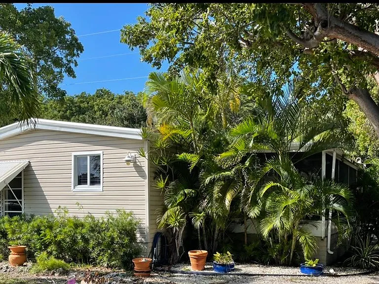 900 S Emerald Dr — Photo 4