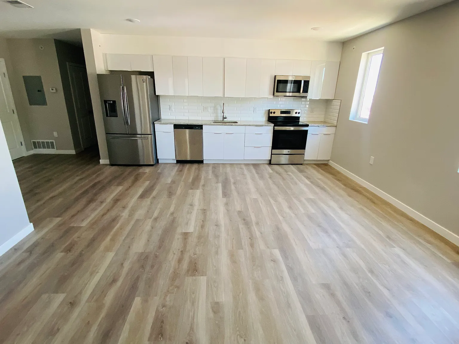 3 bed, 1450 sqft, $2,400 — Photo 1