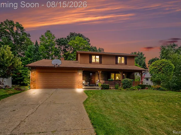 1625 Spruce Ct, Commerce Township, MI 48390