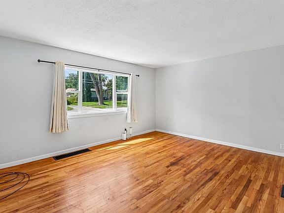 5th image of 509 W Washington St
