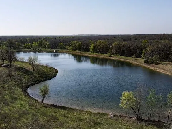 2005 Longhorn Pkwy, Axtell, TX 76624