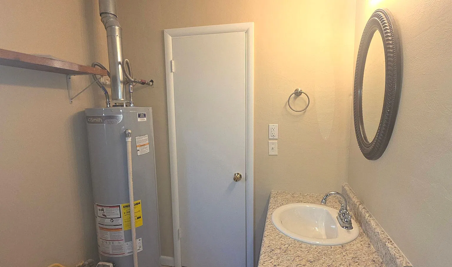 4 Bedroom home with a 2 car garage on the East Side for $1595! — Photo 4